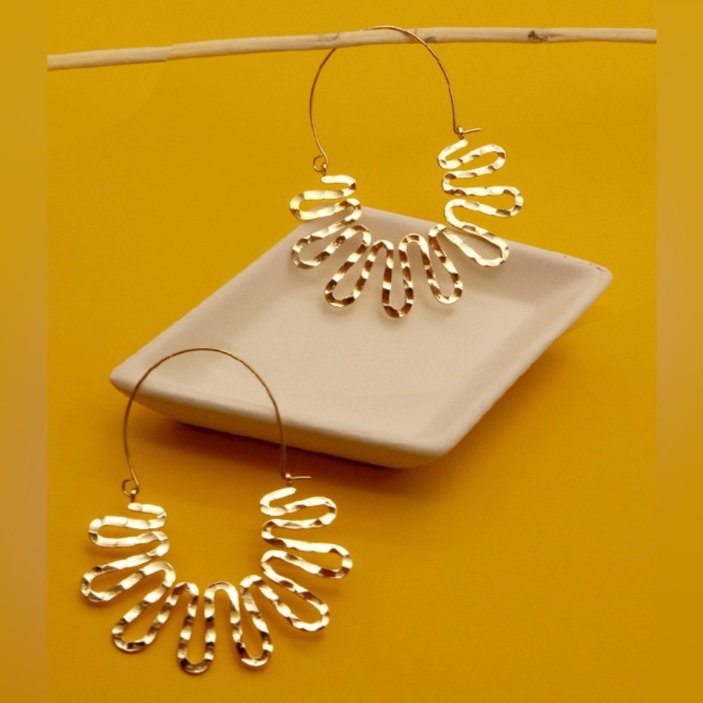 Swirl drop earrings